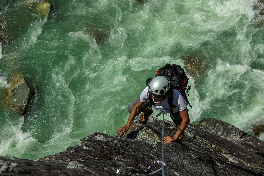 https://themountainschool.com/wp-content/uploads/2024/10/Climbing-Cheakamus-Canyon.jpg