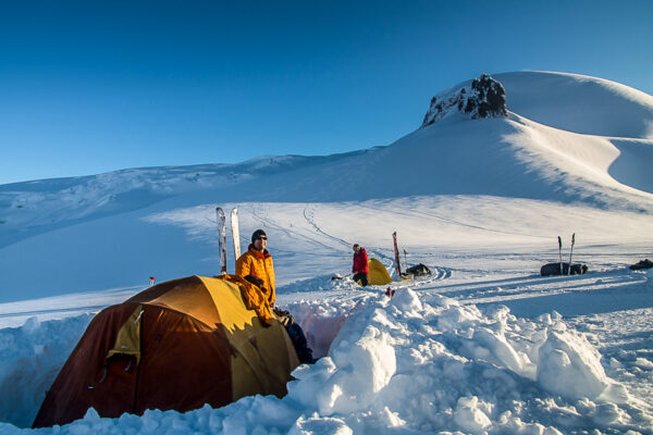 https://themountainschool.com/wp-content/uploads/2024/10/Ski-touring-Neve-2-600x400.jpg