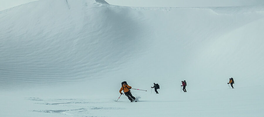 https://themountainschool.com/wp-content/uploads/2024/10/Ski-touring-Neve-4-e1791493534480.jpg