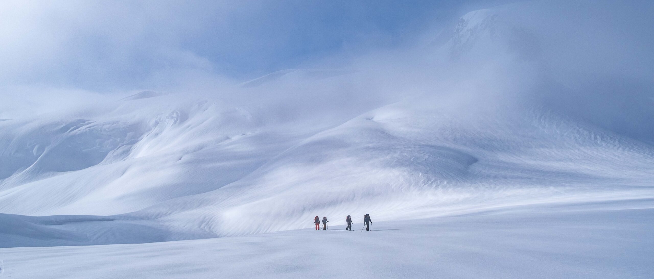 https://themountainschool.com/wp-content/uploads/2025/09/Ski-touring-Neve-homepage-2-scaled.jpg